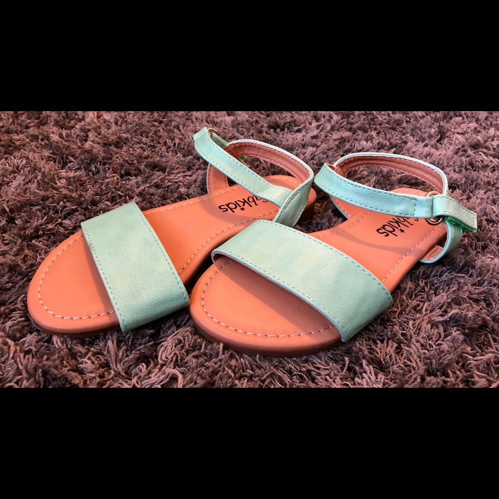 FabKids mint sandal